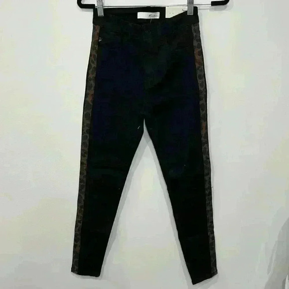 Black jean with cheetah detail - Picture 2 of 6